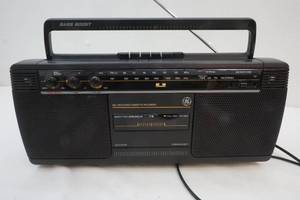 lot 253 image: General electric bass boost radio