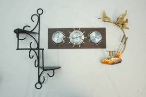 lot 260 image: Decor