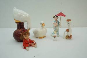 lot 266 image: Vintage decor