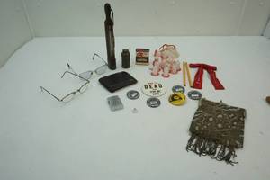 lot 305 image: Collectibles