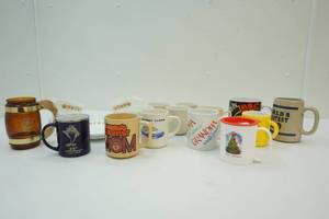 lot 319 image: Kitchen dishes