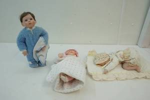 lot 324 image: Picture Perfect babies
