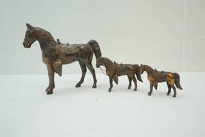 lot 325 image: Bronze Horses