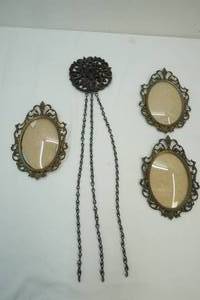 lot 329 image: Wall hanging decor