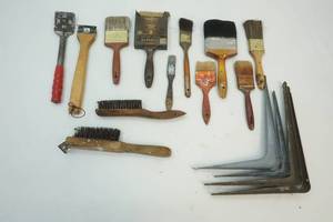 lot 348 image: Painting supplies