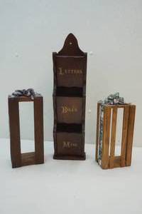 lot 357 image: Wall decor