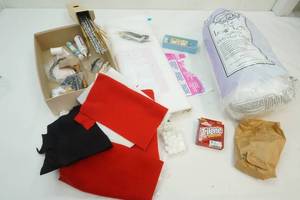 lot 364 image: Sewing supplies