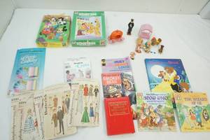 lot 418 image: Toys