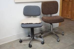 lot 471 image: Office chairs