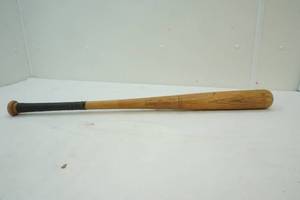 lot 478 image: Louisville slugger