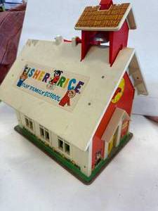 lot 1 image: Vintage 1971 Fisher Price No.923 Play Family School House