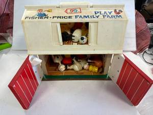 lot 2 image: Vintage 1967 Fisher Price No.915 Play Family Farm with Silo