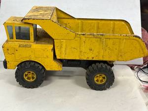 lot 3 image: Vintage Nylint Dump Truck 17 Inches Long