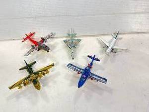 lot 7 image: Vintage Lot of 5 Metal Airplanes  Jets