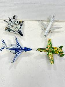 lot 8 image: Vintage Lot of 4 Metal Airplanes  Jets
