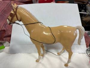 lot 16 image: Vintage Marx Johnny West Rolling Thunderbolt Horse 4424