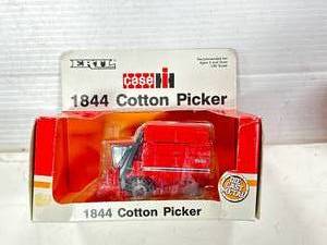 lot 28 image: Ertl 1988 180 Case IH 1844 Cotton Picker
