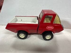lot 30 image: Tonka Red Pony Puller Econoline Truck