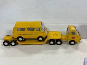 lot 40 image: Tonka Car Hauler & School Vehicle