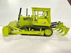 lot 50 image: NZG Terex 82-50 Bulldozer Crawler 140 140
