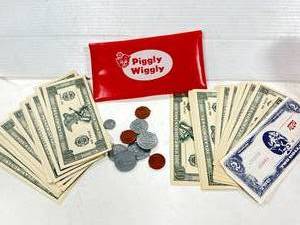 lot 54 image: Piggly Wiggly Wallet with Play Money