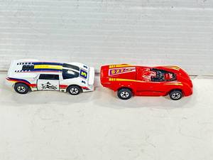 lot 65 image: Hot Wheels Red Z28 & Blind Slider Cars
