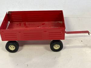 lot 77 image: Ertl 5 x 8 Inch Wagon