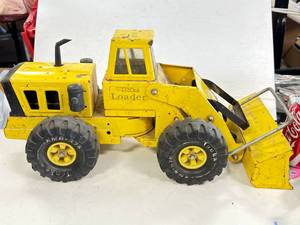lot 87 image: Vintage Tonka Loader 19 Inches Long