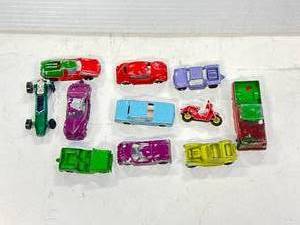 lot 92 image: Vintage Lot of Tootsietoy Vehicles