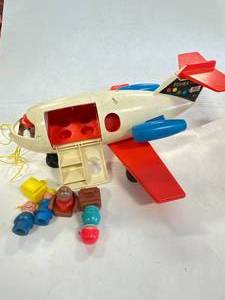 lot 95 image: Vintage Fisher Price Little People #183 Family Jet