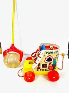 lot 99 image: Fisher Price Women in a Shoe & Vacuum