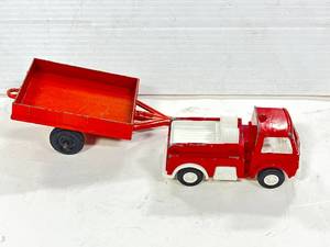 lot 104 image: Tootsietoy Fire Truck & Hubley Trailer