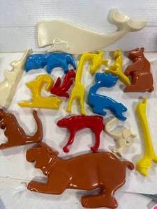 lot 106 image: Hasbro Vintage Cookie Cutter Animals