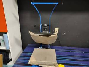 lot 7 image: Knight K16 Heat Press, 1500 Watts, ...
