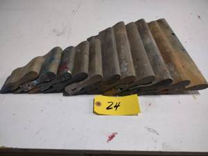 lot 24 image: (11) Squeegees...