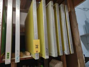 lot 38 image: (6) Aluminum Screen Frames, 23x31...
