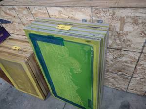 lot 41 image: (5) Aluminum Screen Frames, 27x45...