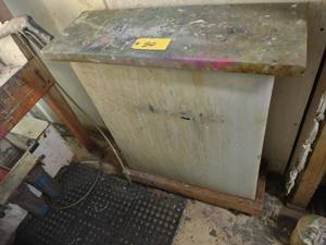 lot 50 image: Dunk Tank, 29x8x34 ID, Wood Roller ...