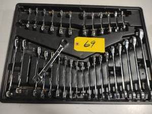 lot 69 image: Ratchet Wrench Set, Standard & Metr...