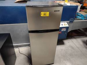 lot 82 image: Thompson 7.5 cu.ft. Refrigerator...