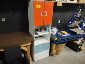 lot 132 image: Shelf Unit, 24x20x76...