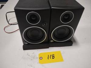 lot 118 image: CR3 Speakers...