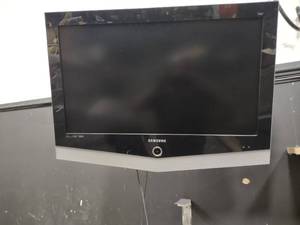 lot 104 image: Samsung 31 Flat Screen TV with Wal...