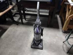 lot 122 image: Dirt Devil Power Max vacuum Cleaner...