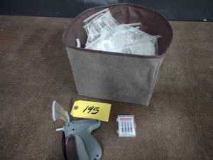 lot 195 image: Comfort Grip Tagger with Extra Need...
