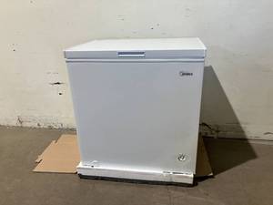 lot 63 image: Midea 7.0 cu. ft. White Chest Freezer