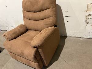 lot 120 image: Brown Upolstered Recliner