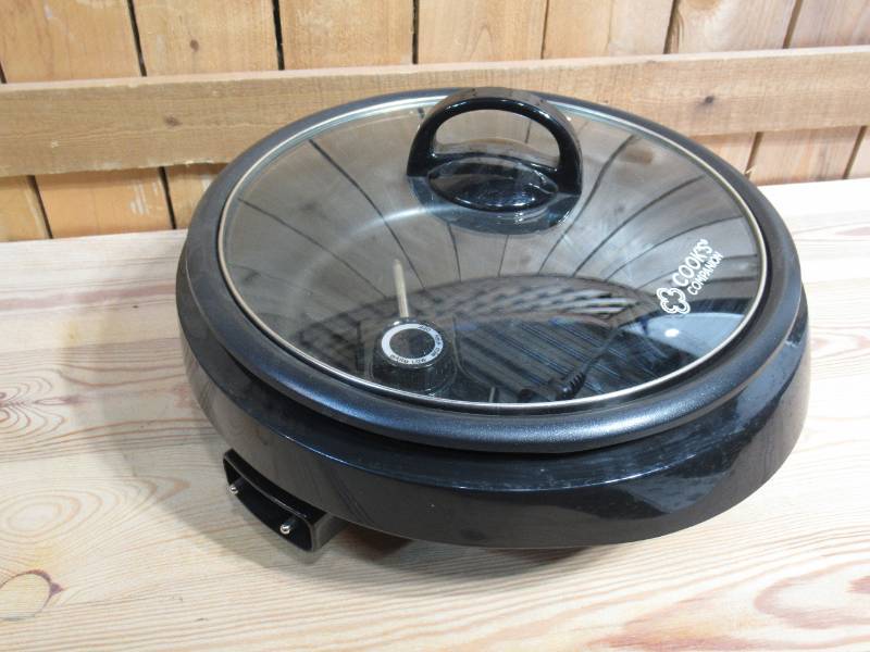lot 8 image: Cooks Companion 1200W 3 qt Nonstick Ceramic Electric Grill Pot  Black