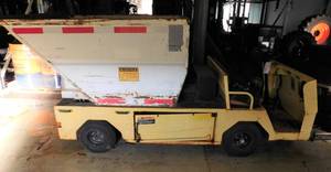 lot 6 image: Cushman Titan 353 with Hydraulic  Dump Hopper