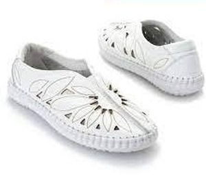 Bueno La Bella Leather Floral Cut-out Detailed Shoes  White Size 37